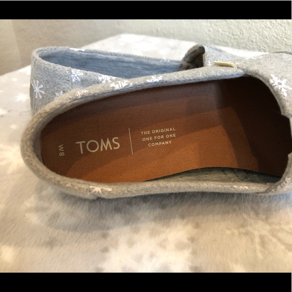 Toms size 8 grey snowflake flats - Picture 7 of 7